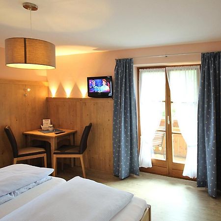 Gaestehaus Alpin - Inkl. Chiemgau-Karte Bergen  Exteriör bild